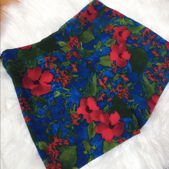Zara - NWOT Floral shorts - Picture 4 of 5